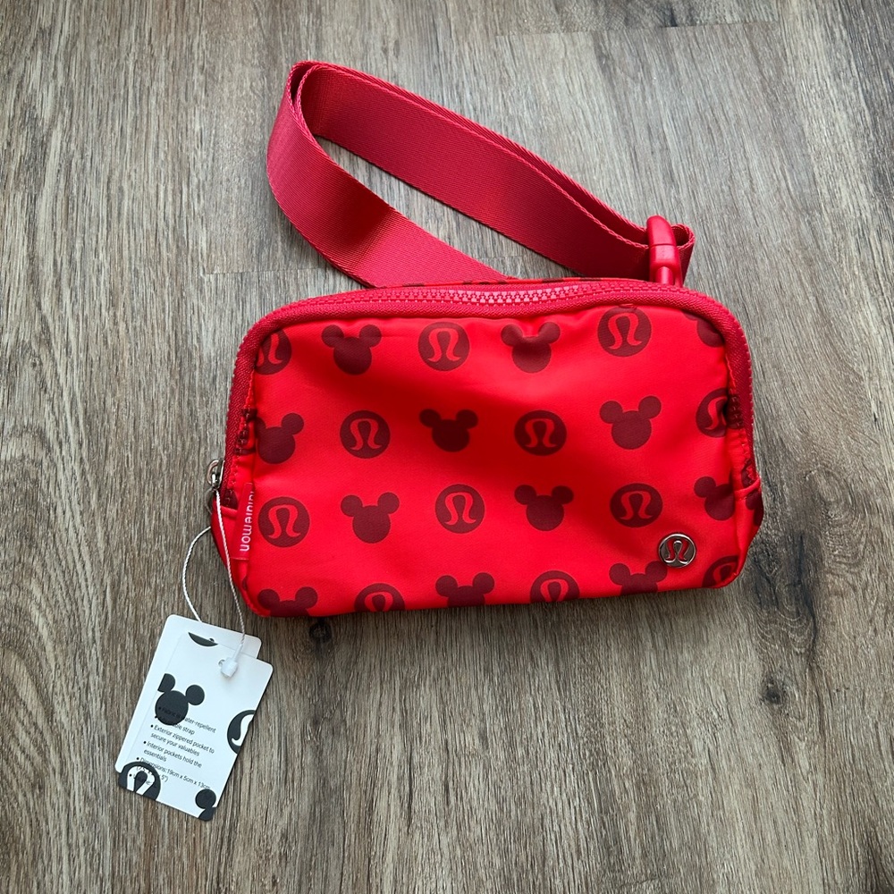 Lululemon | DISNEY Everywhere Belt Bag Limited Edition